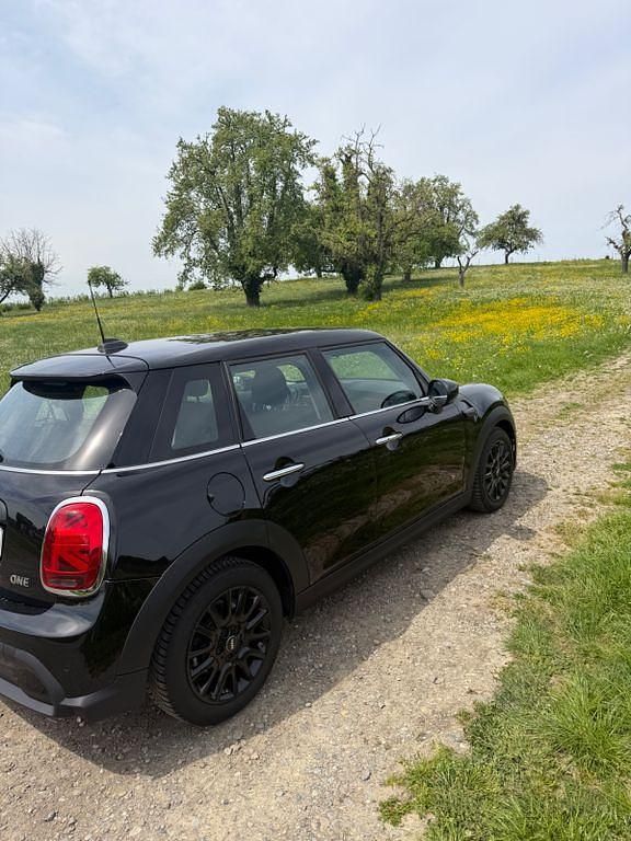 Second-hand Mini ONE Classic 102 CP (75 kW) 2021 Negru Hatchback