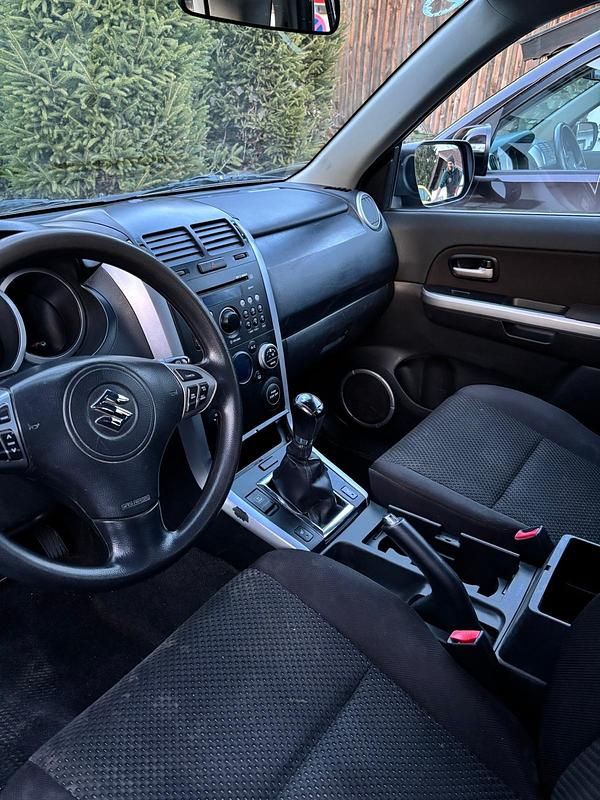 Gebraucht Suzuki Grand Vitara 129 PS (94 kW) 2011 Grau SUV