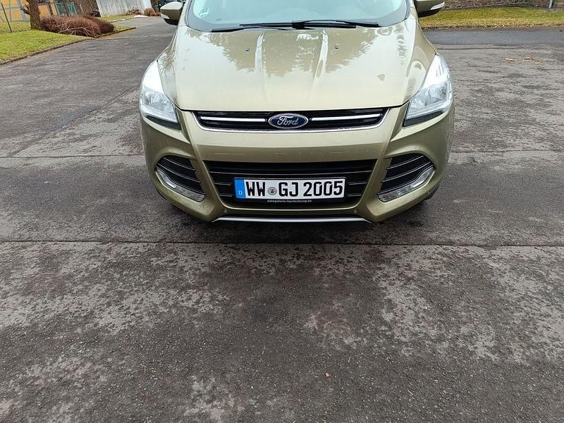 Gebraucht Ford Kuga Trend 150 PS (110 kW) 2013 Grün SUV