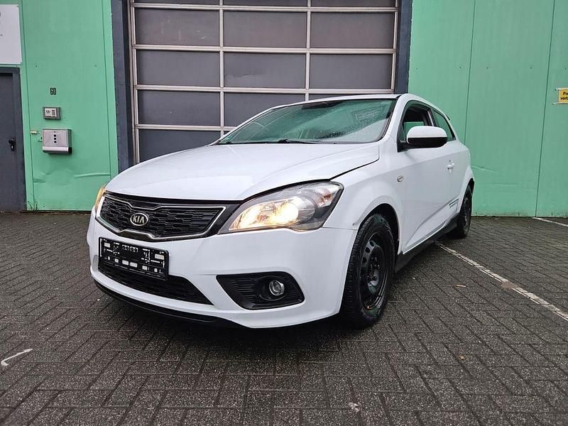 Gebraucht Kia Ceed Vision 90 PS (66 kW) 2012 Weiß Kleinwagen