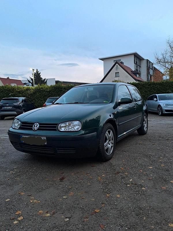 Grün Gebraucht 2002 VW Golf IV Kleinwagen | 800 € (Superpreis) - Bild 1/4