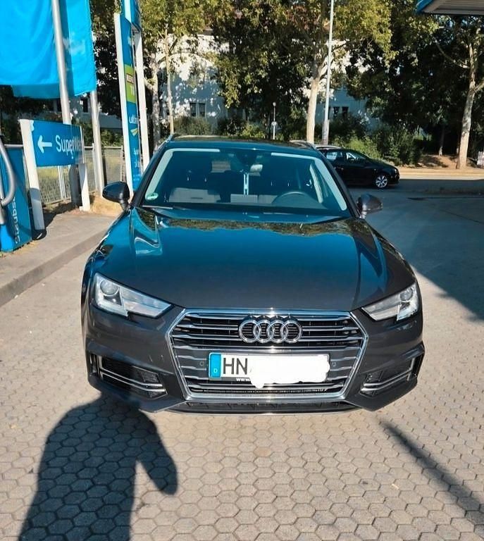 Grau Gebraucht 2019 Audi A4 Design Kombi | 15.600 € (Fairer Preis) - Bild 1/4