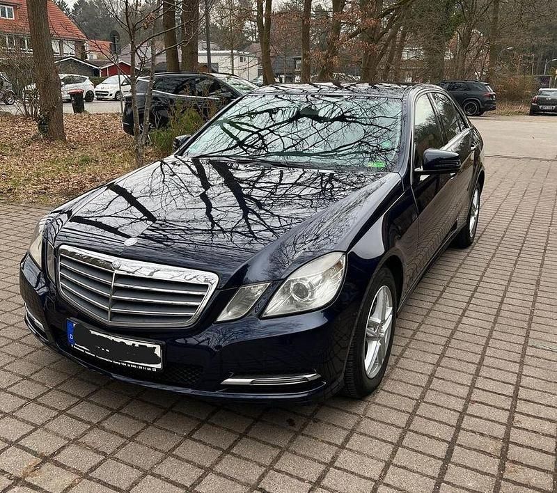 Gebraucht Mercedes E200 136 PS (100 kW) 2012 Blau Limousine