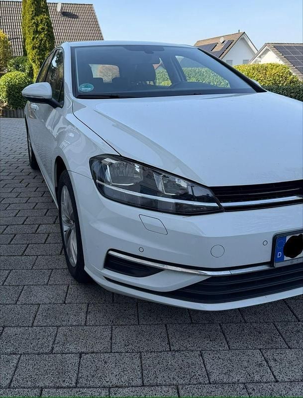 Gebraucht VW Golf VII Comfortline 116 PS (85 kW) 2019 Weiß Limousine