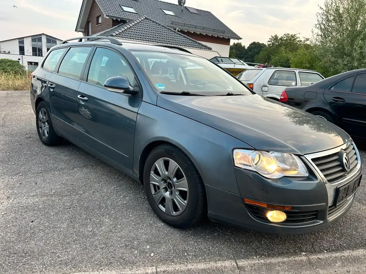 Gebraucht VW Passat 110 PS (80 kW) 2009 Grau Kombi