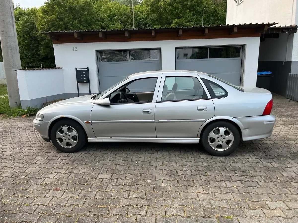 Gebraucht Opel Vectra 101 PS (74 kW) 2001 Silber Limousine