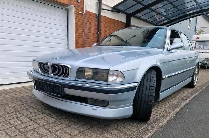 Silber Gebraucht 1997 BMW 740 Limousine | 23.000 € - Bild 1/4