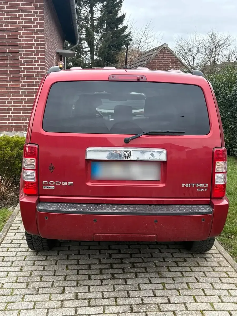 Gebraucht Dodge Nitro 177 PS (130 kW) 2010 Rot SUV