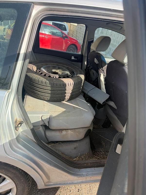 Gebraucht Ford Focus 100 PS (73 kW) 2004 Silber Limousine