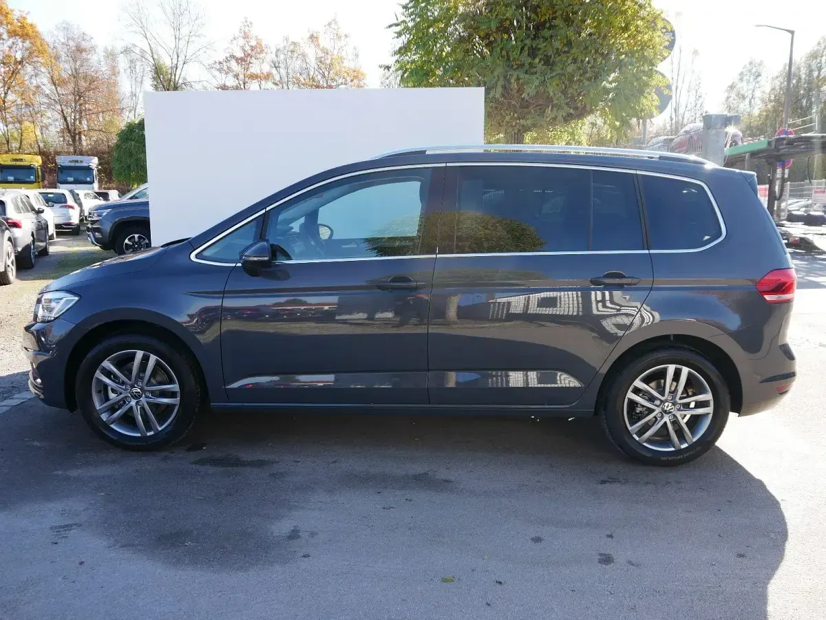 Neu VW Touran Comfortline 150 PS (110 kW) 2026 Delfingrau metallic Van / Kleinbus