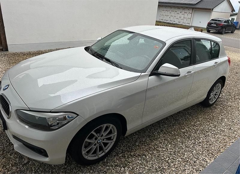 Weiß Gebraucht 2015 BMW 116 Kleinwagen | 11.500 € - Bild 1/4