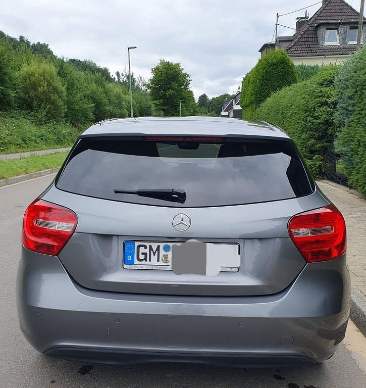 Grau Gebraucht 2014 Mercedes A200 Style Limousine | 11.950 € (Guter Preis) - Bild 1/4