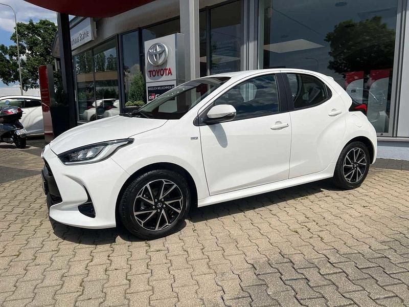 Gebraucht Toyota Yaris Team 125 PS (91 kW) 2023 Weiss Limousine