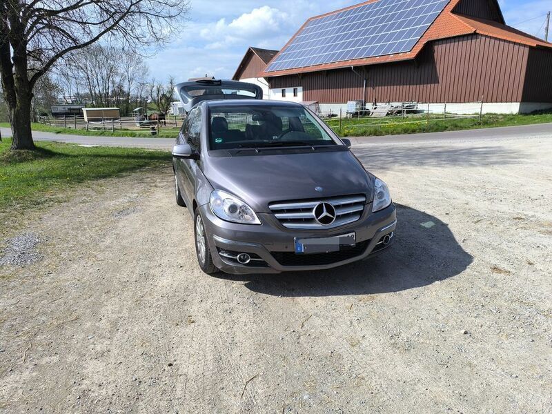 Silber Gebraucht 2008 Mercedes B200 Van / Kleinbus | 2.499 € (Guter Preis) - Bild 1/4