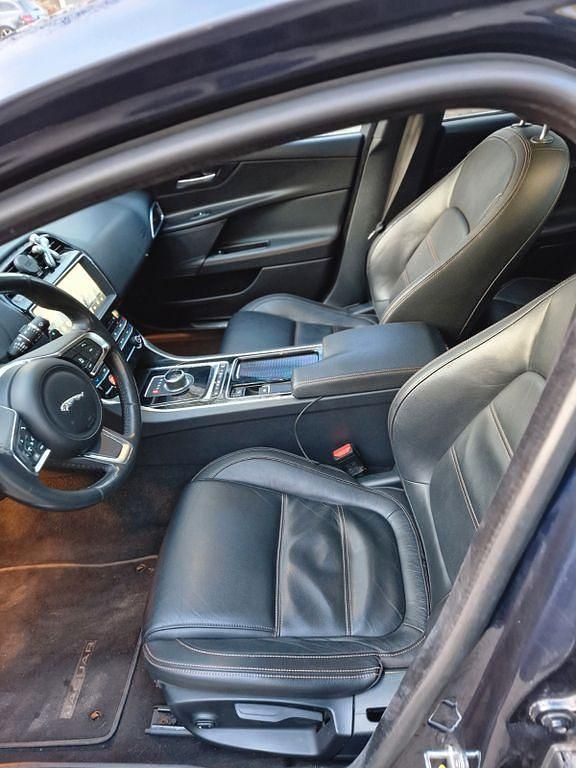 Gebraucht Jaguar XE Pure 179 PS (131 kW) 2019 Blau Limousine