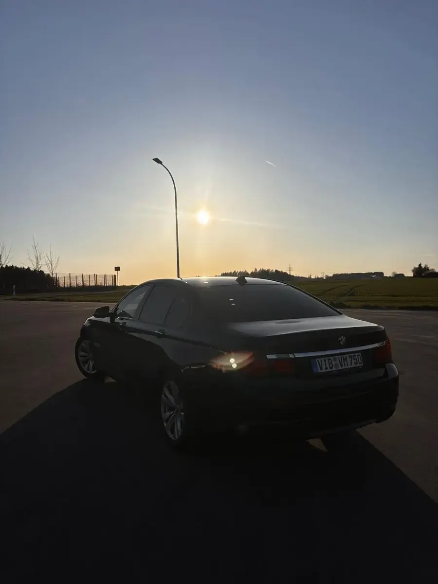 Gebraucht BMW 750 381 PS (280 kW) 2012 Schwarz Limousine