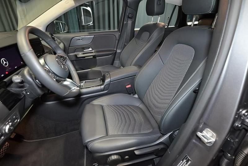 Gebraucht Mercedes GLA180 Advanced 136 PS (100 kW) 2025 Metalliclack mountaingrau SUV