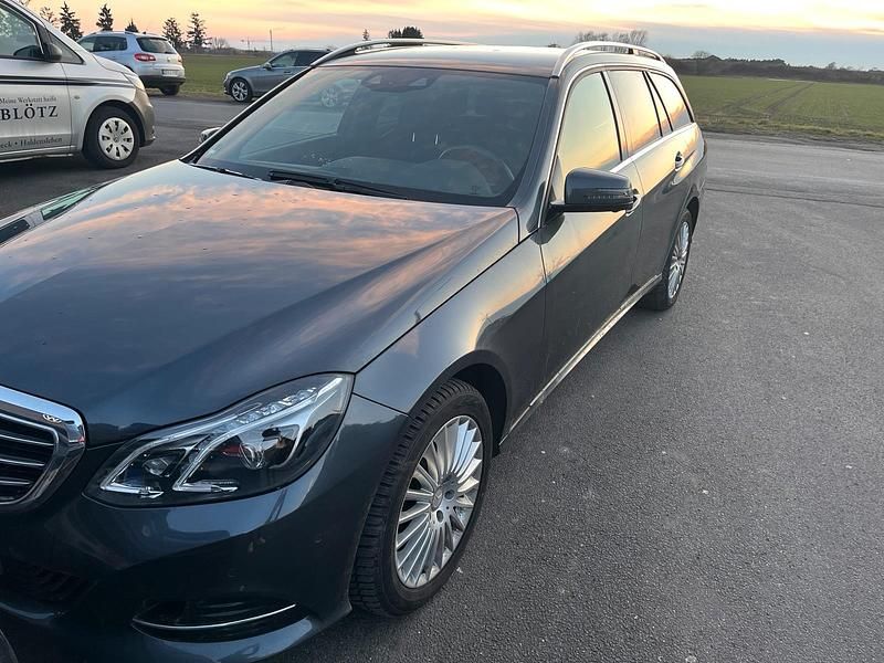 Gebraucht Mercedes E250 204 PS (150 kW) 2013 Grau Kombi