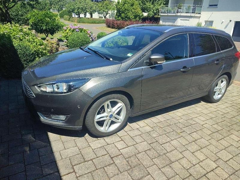 Gebraucht Ford Focus Titanium 125 PS (91 kW) 2014 Schwarz Kombi