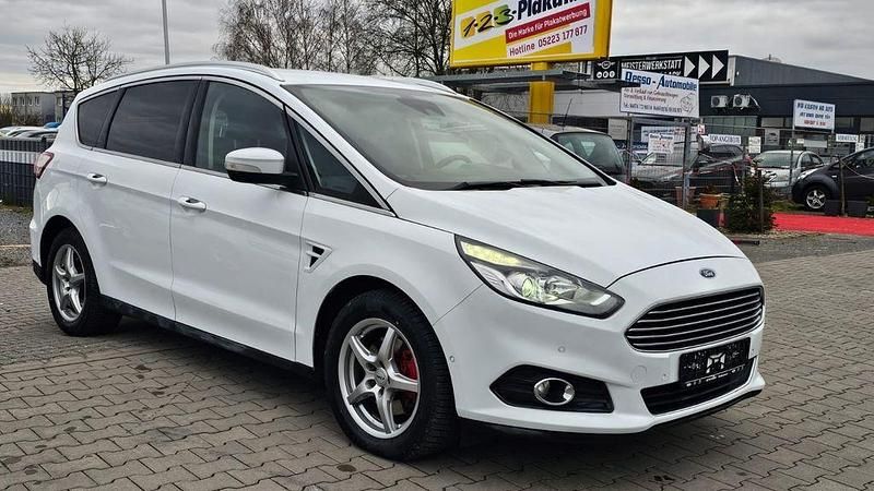 Gebraucht Ford S-MAX Titanium 179 PS (131 kW) 2017 Weiß Van / Kleinbus