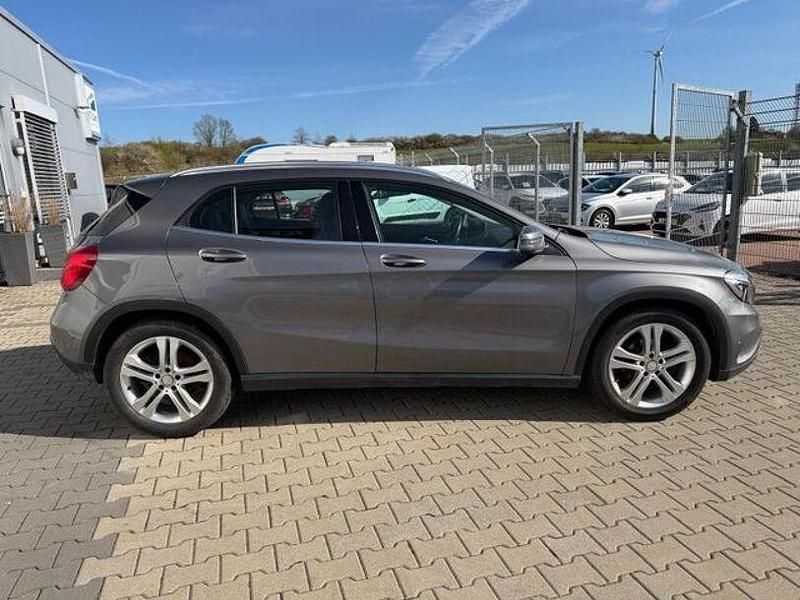 Gebraucht Mercedes GLA180 122 PS (89 kW) 2016 Grau SUV