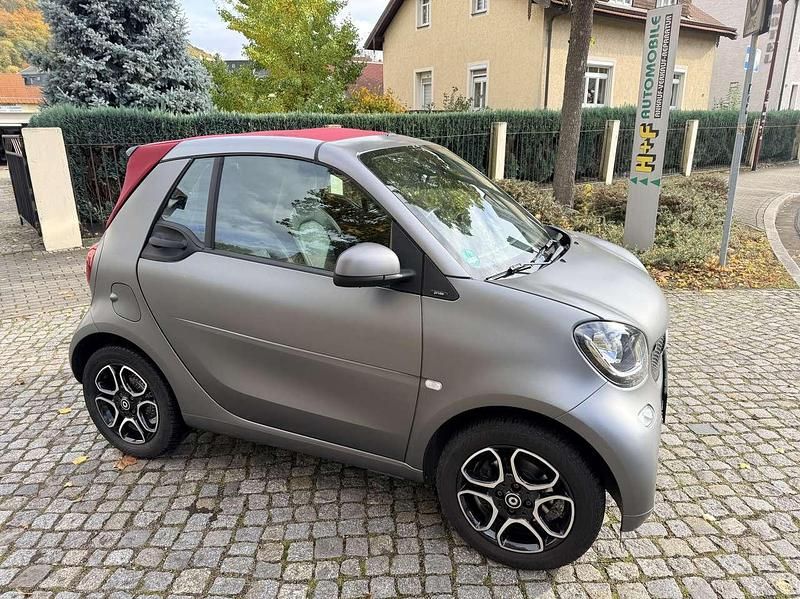 Titania grey Gebraucht 2018 Smart ForTwo Cabrio Basis Cabrio | 16.900 € (Fairer Preis) - Bild 1/4