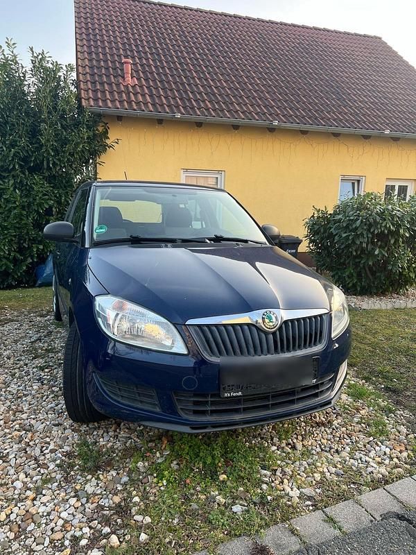 Blau Gebraucht 2012 Skoda Fabia Kleinwagen | 3.400 € (Guter Preis) - Bild 1/4