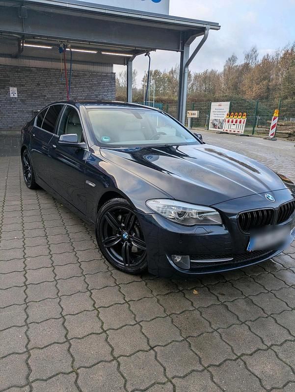 Blau Gebraucht 2013 BMW 530 Limousine | 13.000 € (Guter Preis) - Bild 1/4