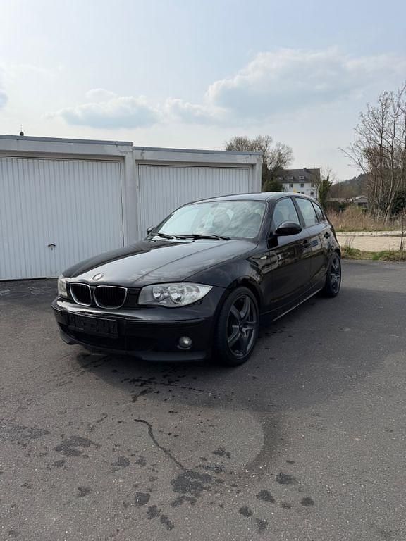 Gebraucht BMW 118 122 PS (89 kW) 2007 Schwarz Kleinwagen