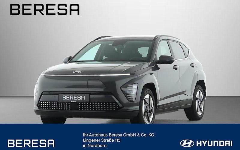 Grau Neu 2025 Hyundai Kona Trend SUV | 34.990 € (Etwas zu teuer) - Bild 1/4