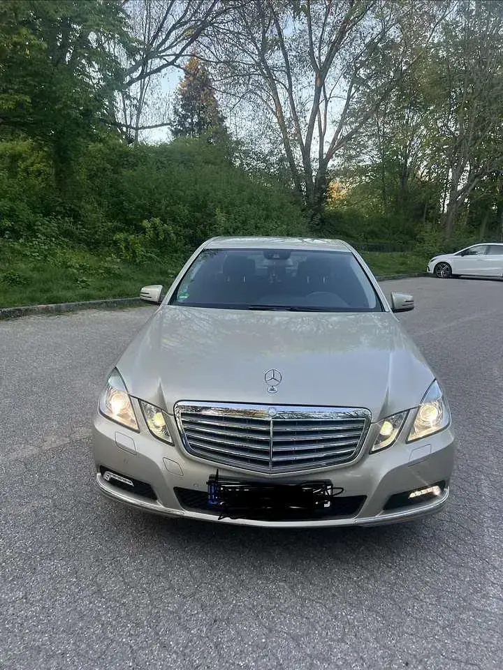 Gebraucht Mercedes E200 Elegance 184 PS (135 kW) 2010 Limousine