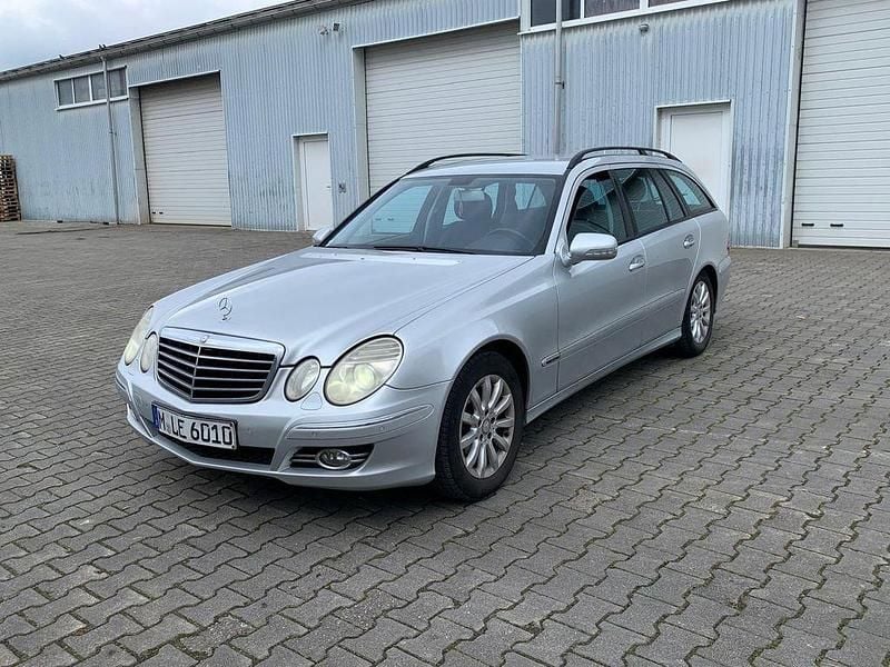 Gebraucht Mercedes E220 170 PS (125 kW) 2007 Silber Limousine