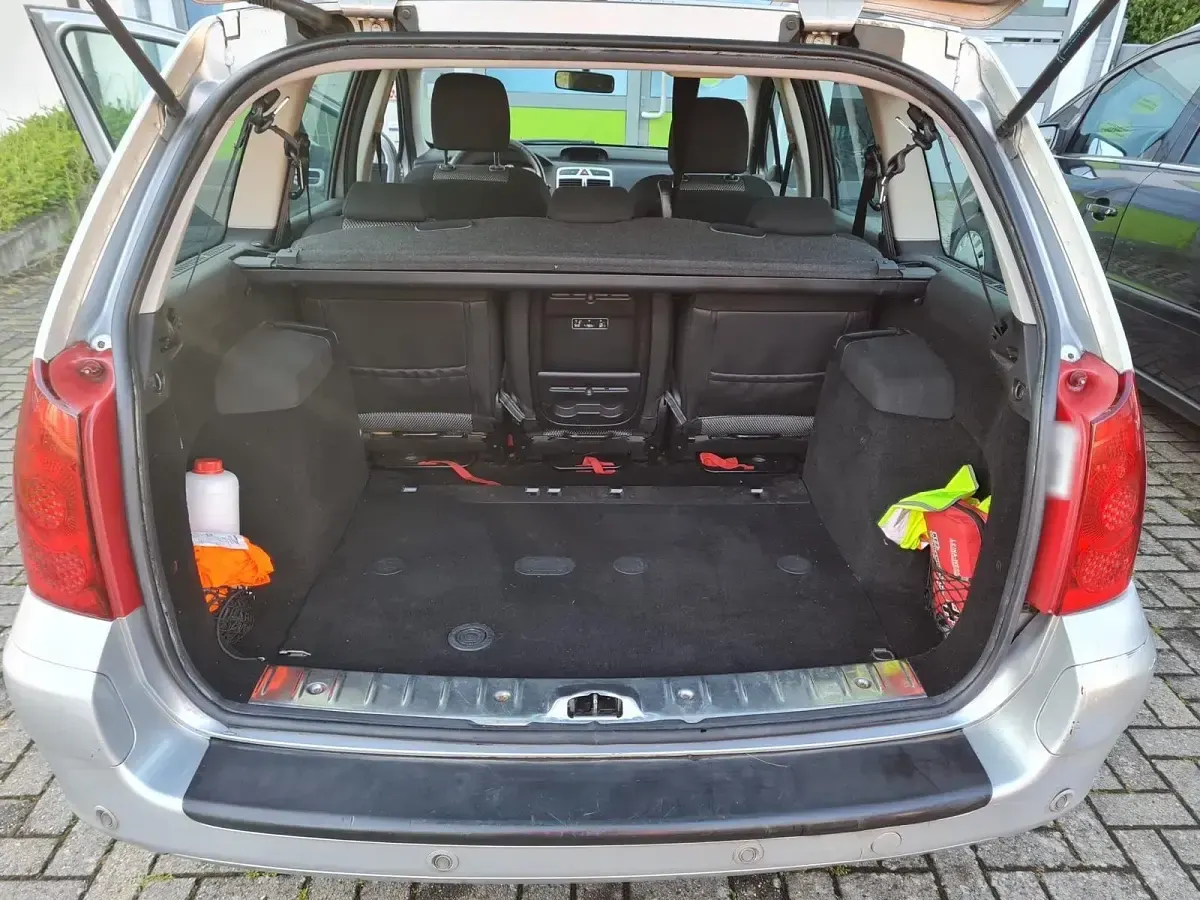 Gebraucht Peugeot 307 109 PS (80 kW) 2007 Silber Limousine