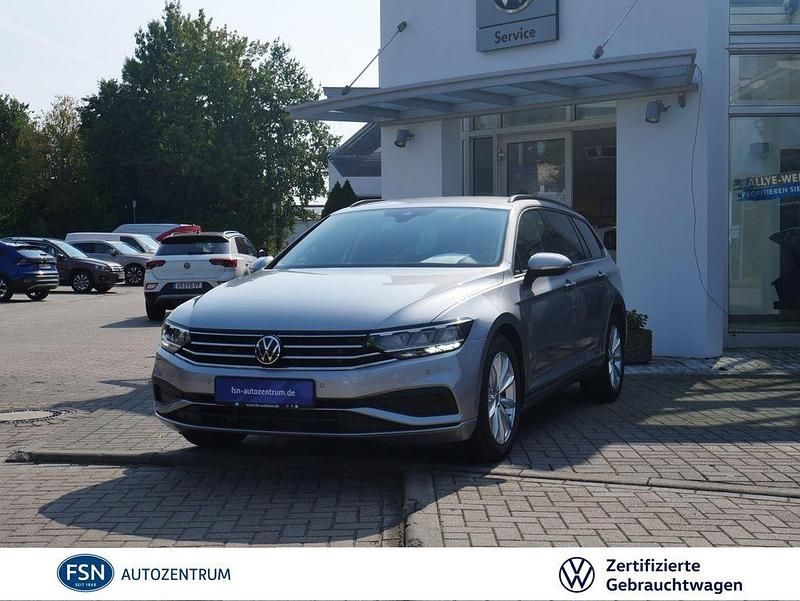 Silber Gebraucht 2021 VW Passat Basis Kombi | 18.980 € (Guter Preis) - Bild 1/4