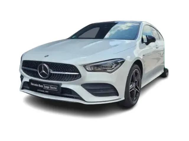 Weiß Gebraucht 2020 Mercedes CLA250e Shooting Brake AMG line Kombi | 26.957 € (Fairer Preis) - Bild 1/4