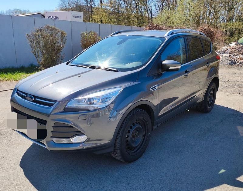 Gebraucht Ford Kuga Titanium 150 PS (110 kW) 2015 Grau SUV