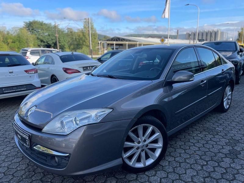 Grau Gebraucht 2008 Renault Laguna III Dynamique Limousine | 2.590 € (Fairer Preis) - Bild 1/4