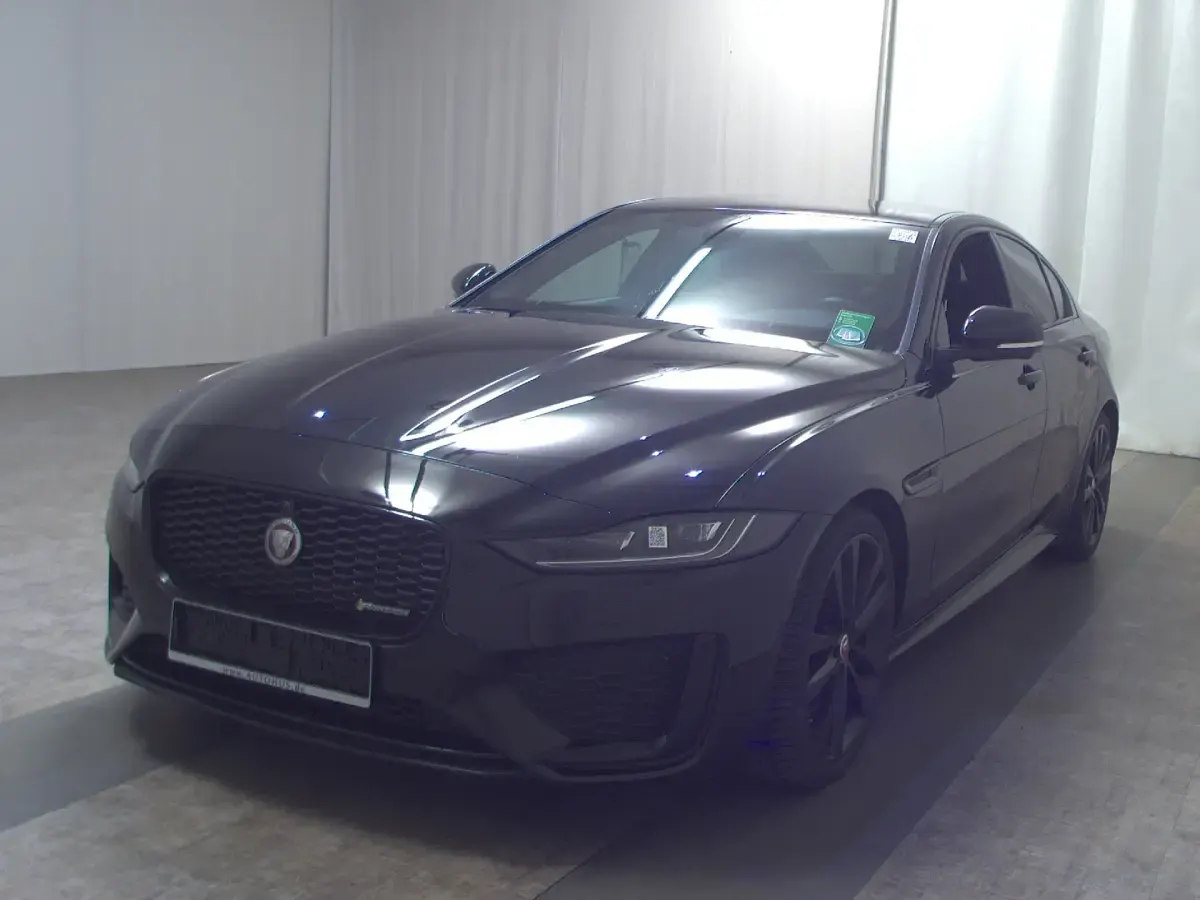 Gebraucht Jaguar XE R-Dynamic 250 PS (183 kW) 2022 Santorini black Limousine