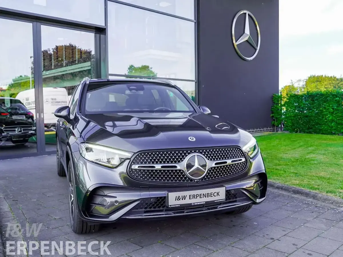 Gebraucht Mercedes GLC200 AMG 204 PS (150 kW) 2025 Grau SUV
