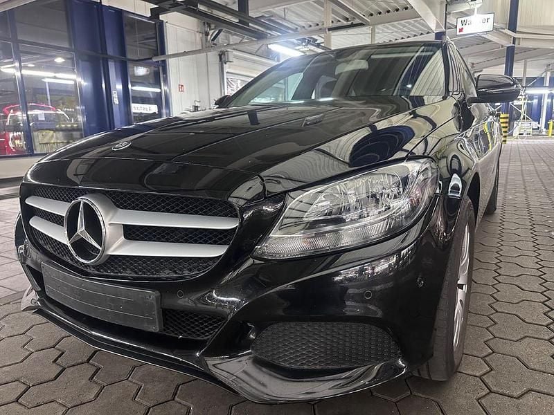 Schwarz Gebraucht 2017 Mercedes C200 Kombi | 15.400 € (Guter Preis) - Bild 1/4
