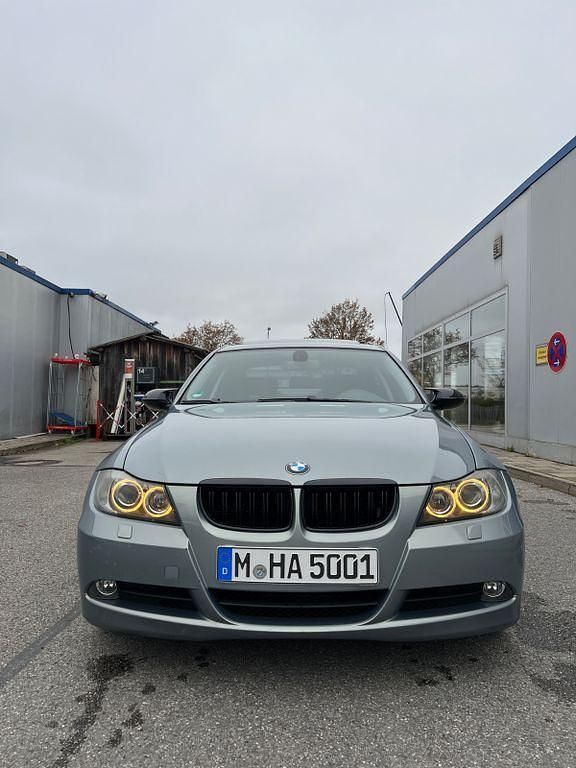 Gebraucht 2006 BMW 325 Sport Line Limousine | 9.990 € (Teuer) - Bild 1/4