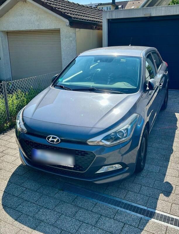 Grau Gebraucht 2016 Hyundai i20 Kleinwagen | 8.499 € (Fairer Preis) - Bild 1/4