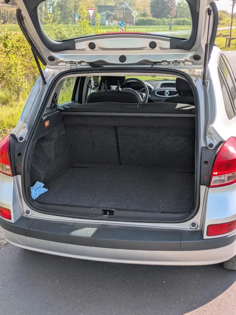 Gebraucht Renault Clio 75 PS (55 kW) 2010 Silber Kombi