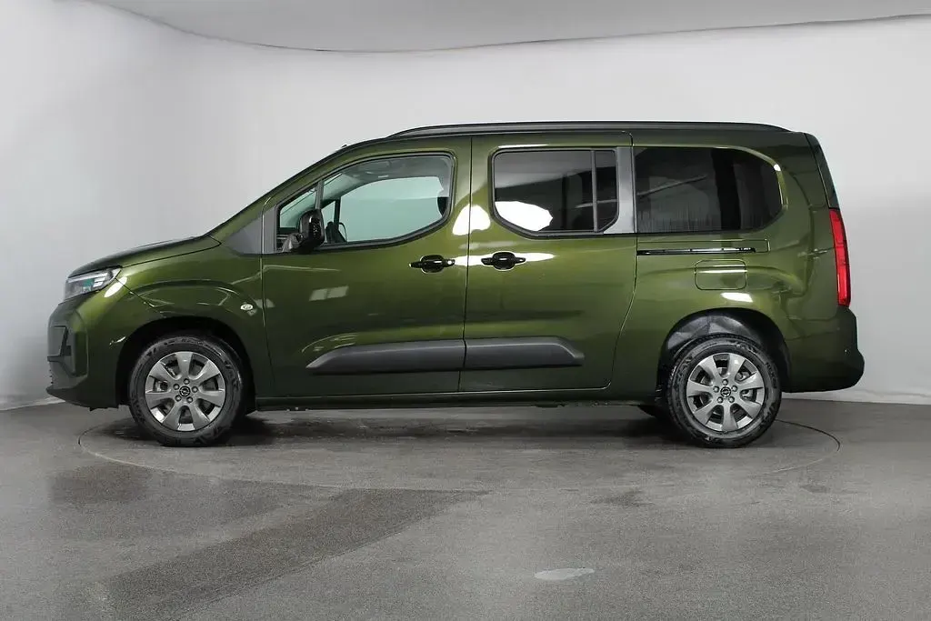 Neu Opel Combo Life Edition 131 PS (96 kW) 2026 Grün Van / Kleinbus