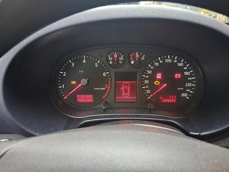 Gebraucht Audi A3 Attraction 102 PS (75 kW) 2001 Silber Kleinwagen