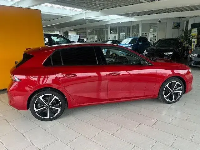 Gebraucht Opel Astra Edition 181 PS (133 kW) 2022 Rot Kleinwagen