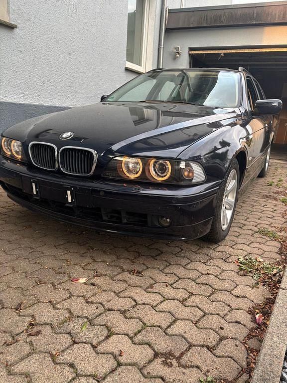 Gebraucht BMW 525 192 PS (141 kW) 2001 Blau Kombi