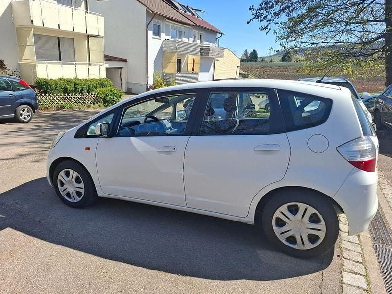 Gebraucht Honda Jazz Trend 90 PS (66 kW) 2009 Weiß Kleinwagen