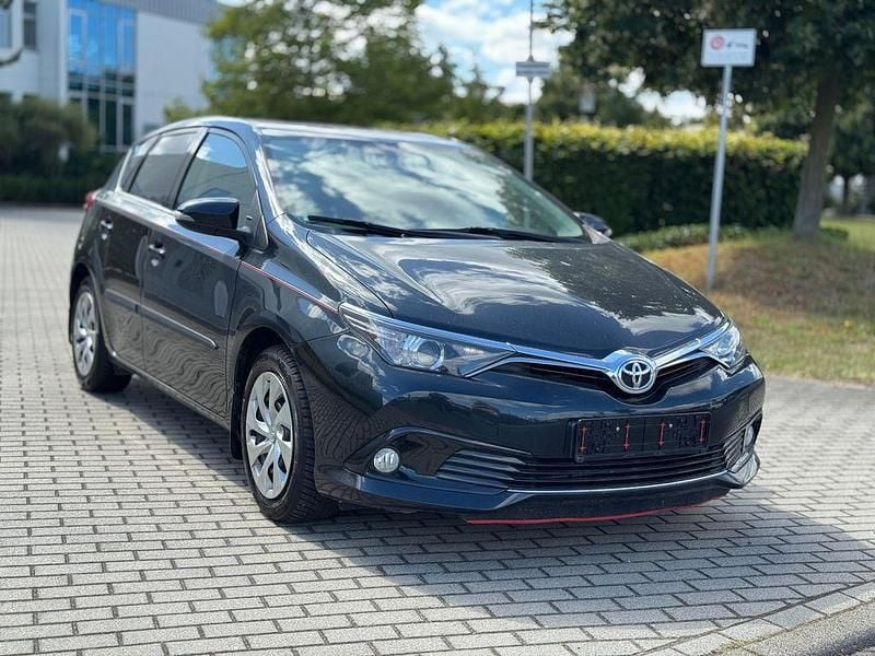 Schwarz Gebraucht 2016 Toyota Auris Comfort Limousine | 10.490 € (Fairer Preis) - Bild 1/4