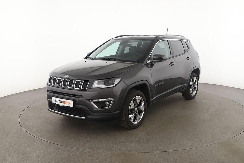 Grau Gebraucht 2020 Jeep Compass Limited SUV | 22.760 € (Fairer Preis) - Bild 1/3
